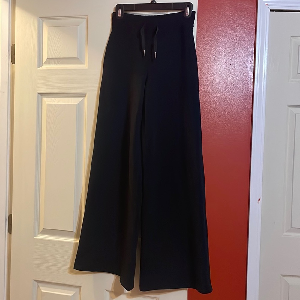 AirEssentials Wide Leg Pant